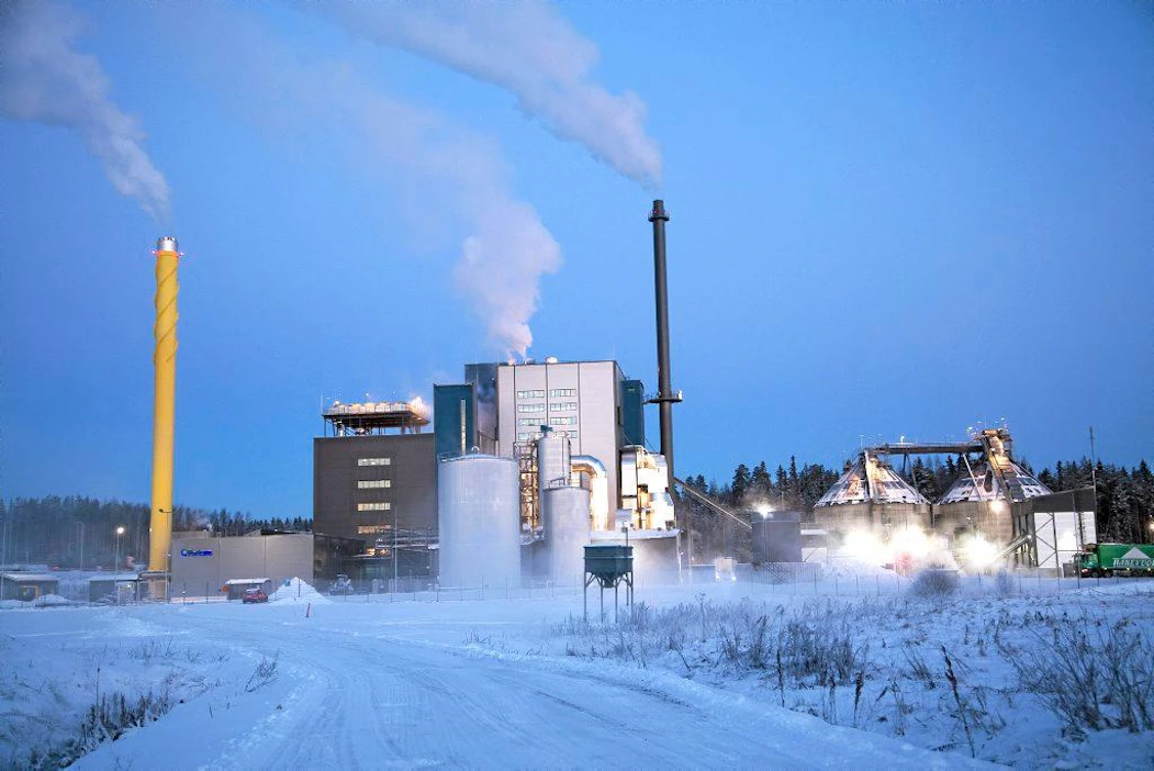 Fortum (kuvassa Järvenpään biovoimala) samoin kuin Neste Oil ilmoittivat korottaa tuntuvasti hallituspalkkioitaan, vaikka yritykset ovat muutoin säästökuurilla.