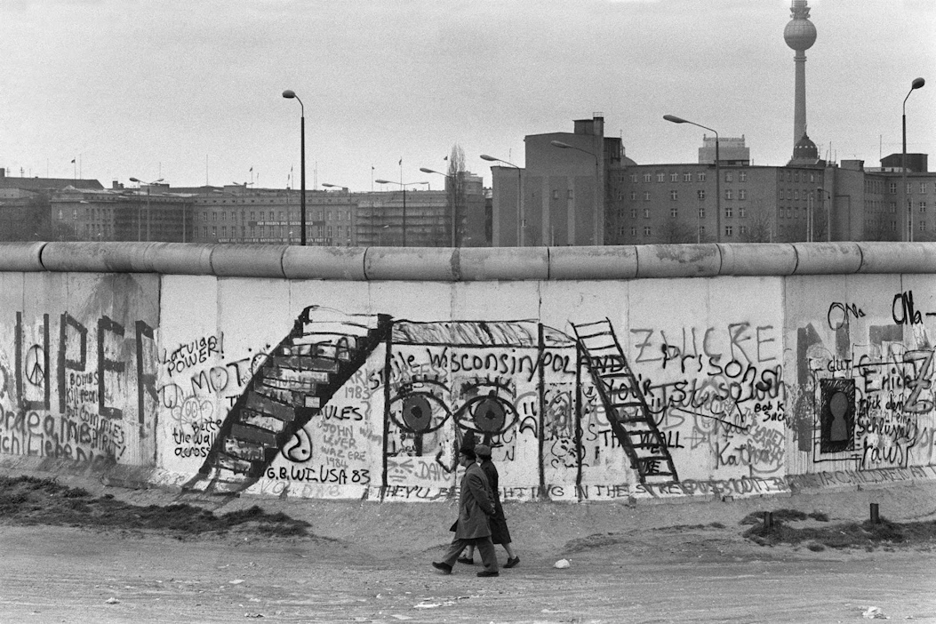 Berliinin muuri kuvattuna kaupungin länsipuolelta huhtikuussa 1984.
