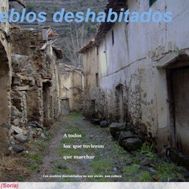 Espanjalaisen Faustino Calderónin blogisivulla esitellään muun muassa tyhjäksi jäänyt Pozuelon kylä. Kuvan päällä lukee: &quot;Niille kaikille, jotka joutuivat lähtemään. Asumattomat kylät eivät ole unohdettuja, ne ovat kulttuuriamme.&quot;