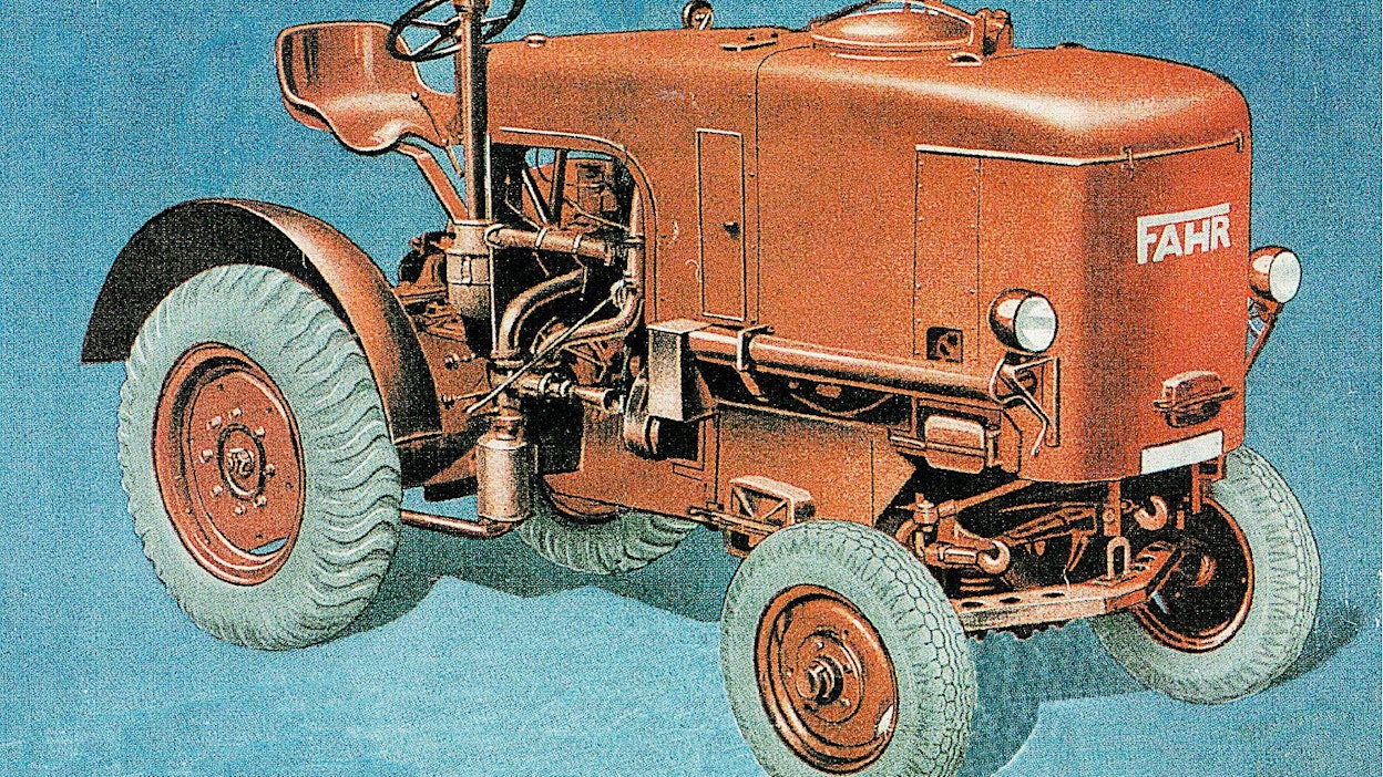 Sota-aikaan saksalaiset valmistajat varustivat traktoreita puukaasulaitteistolla jo tuotantolinjalla. Kehitin ja suodattimet pyrittiin sijoittamaan huomaamattomasti konepeltien alle. Fahr HG 25:n (holtzgas = puukaasu) moottori oli 2-sylinterinen 4-litran Deutz, teholtaan 25 hv. Täysi 75 kilon pilkepanos riitti enintään 5 tunniksi. Puukaasu-Fahr painoi 2,5 tonnia.