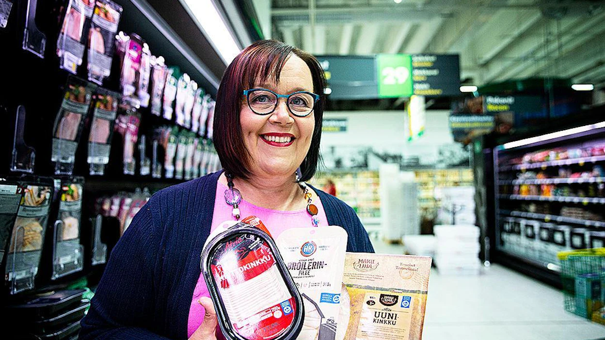 "Vain tarkistamalla pakkauksesta joutsenlipun tai Ruokaa Suomesta -merkin voi tietää, että myös raaka-aine on suomalaista", opastaa Anni-Mari Syväniemi. Jos merkki puuttuu, raaka-aine saattaa olla tuotu muualta, vaikka tuote olisi valmistettu Suomessa.