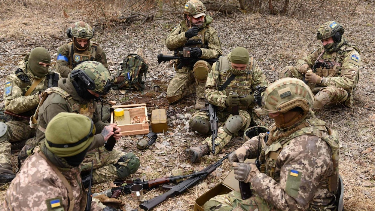 Ukrainalaissotilaita lähellä Lvivin kaupunkia. Lehtikuva/AFP