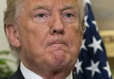 Lakipaketin pitää vielä saada hyväksyntä senaatilta ennen kuin se voidaan lähettää presidentti Donald Trumpille allekirjoitettavaksi. Allekirjoitettaessa paketti myös rajaa Trumpin valtaa tehdä yksinään päätöksiä Venäjä-pakotteiden helpottamisesta. LEHTIKUVA/AFP