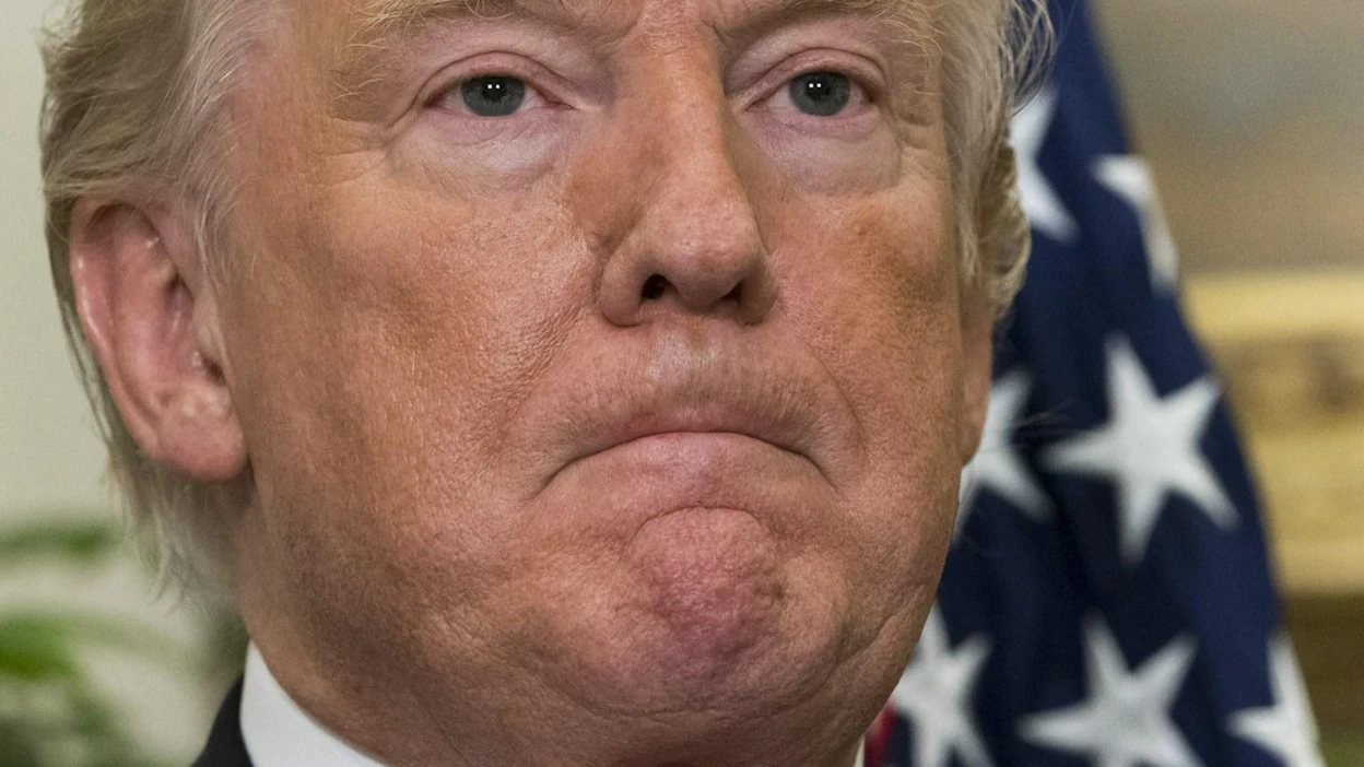 Lakipaketin pitää vielä saada hyväksyntä senaatilta ennen kuin se voidaan lähettää presidentti Donald Trumpille allekirjoitettavaksi. Allekirjoitettaessa paketti myös rajaa Trumpin valtaa tehdä yksinään päätöksiä Venäjä-pakotteiden helpottamisesta. LEHTIKUVA/AFP