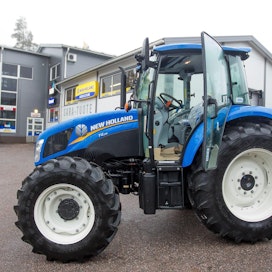 Traktoreitakin maahantuova SGN Group on ostanut Hobby Hallin Stockmannilta.