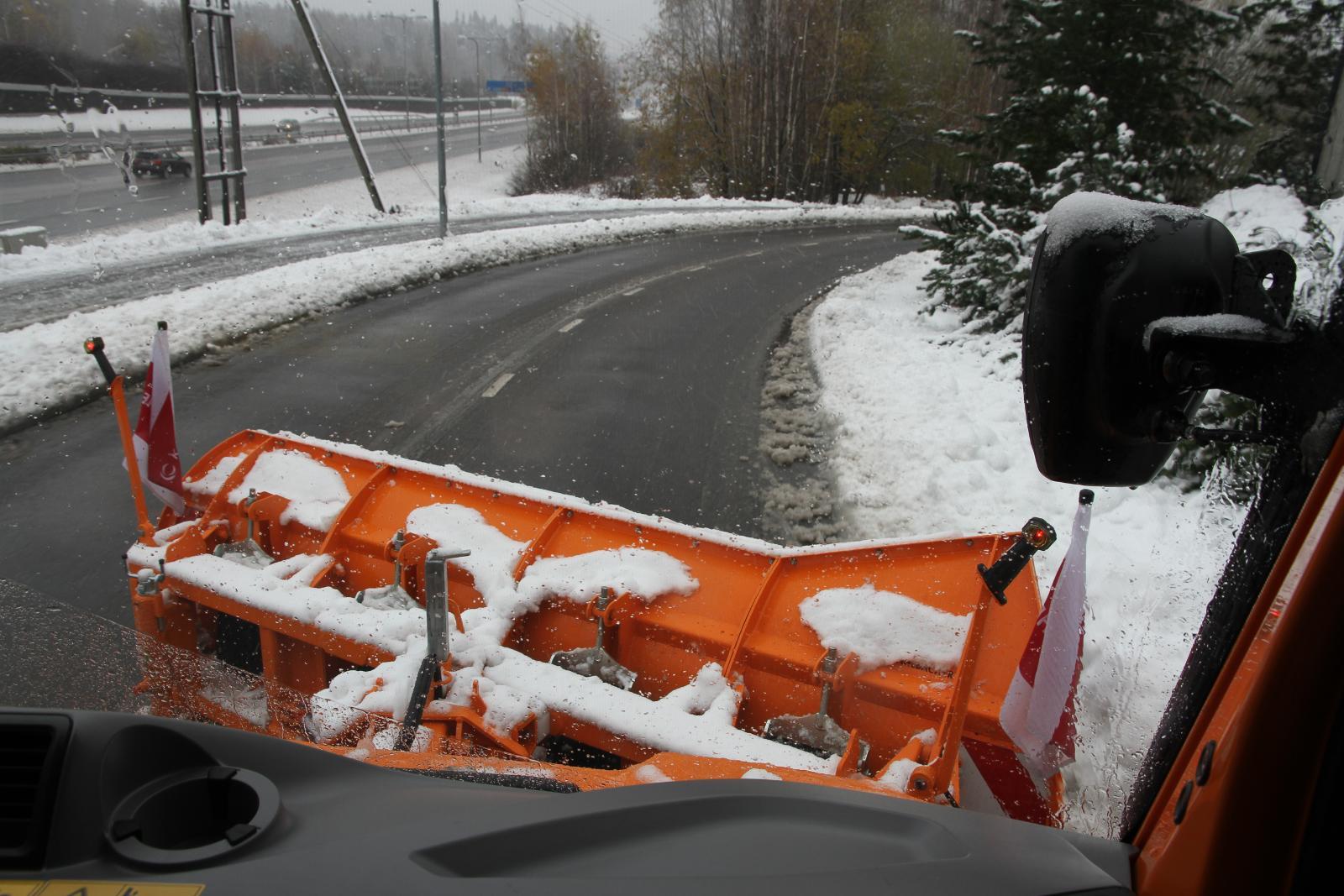 Joillakin alueilla lumiaura on nykyään kovasti kaivattu ilmestys. Arkistokuva.
