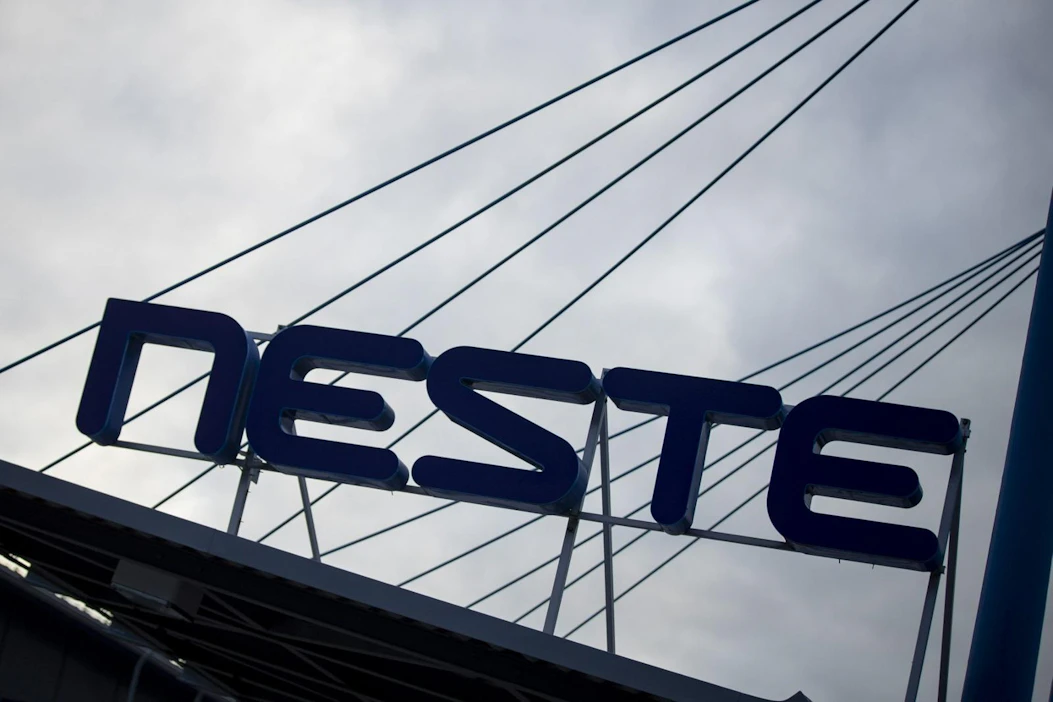 Nesteen mukaan investoinnin kokonaiskustannukset ovat huomattavasti pienemmät Rotterdamissa kuin Porvoossa. LEHTIKUVA / Roni Lehti