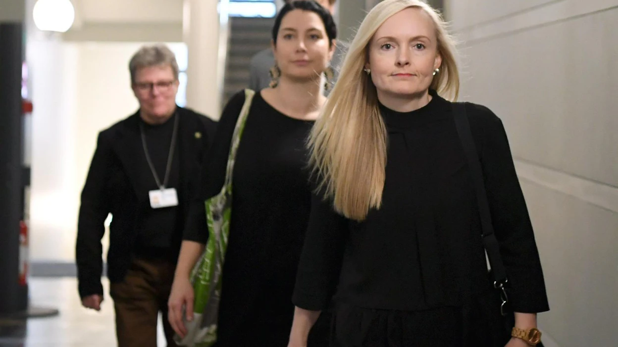 Vasemmistoliiton ja vihreiden ei odoteta tekevän muutoksia ministerisalkkuihin. Kuvasssa vihreiden puheenjohtaja, sisäministeri Maria Ohisalo ja eduskuntaryhmän puheenjohtaja Emma Kari. LEHTIKUVA / JUSSI NUKARI