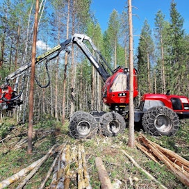 Patria muistuttaa, että metsäkone on maastokelpoisuudestaan huolimatta koneelliseen metsänhoitoon erikoistunut laite.
