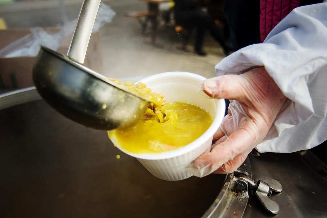 Soppakupposen särpimisen ohessa voi kysäistä vaikka kunnan ruokahankinnoista.