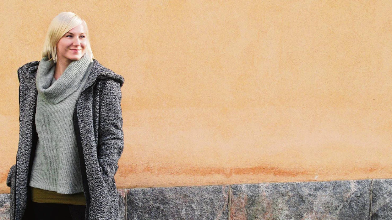 Tiina Tanskanen ei tunnusta muistuttavansa ketään Salattujen elämien hahmoa. ”Toivottavasti en, ne ovat kaikki joskus niin sekopäisiä!” Kuva: Riitta mustonen