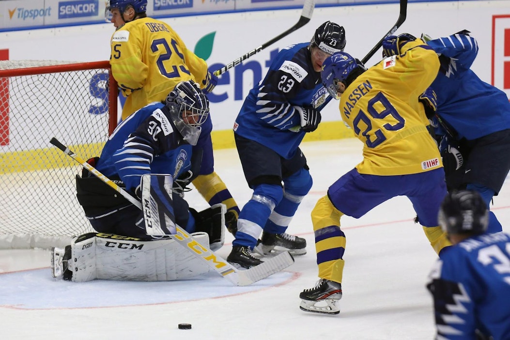 Suomi johti peliä avauserän jälkeen vielä 2–1. LEHTIKUVA / Petr Sznapka