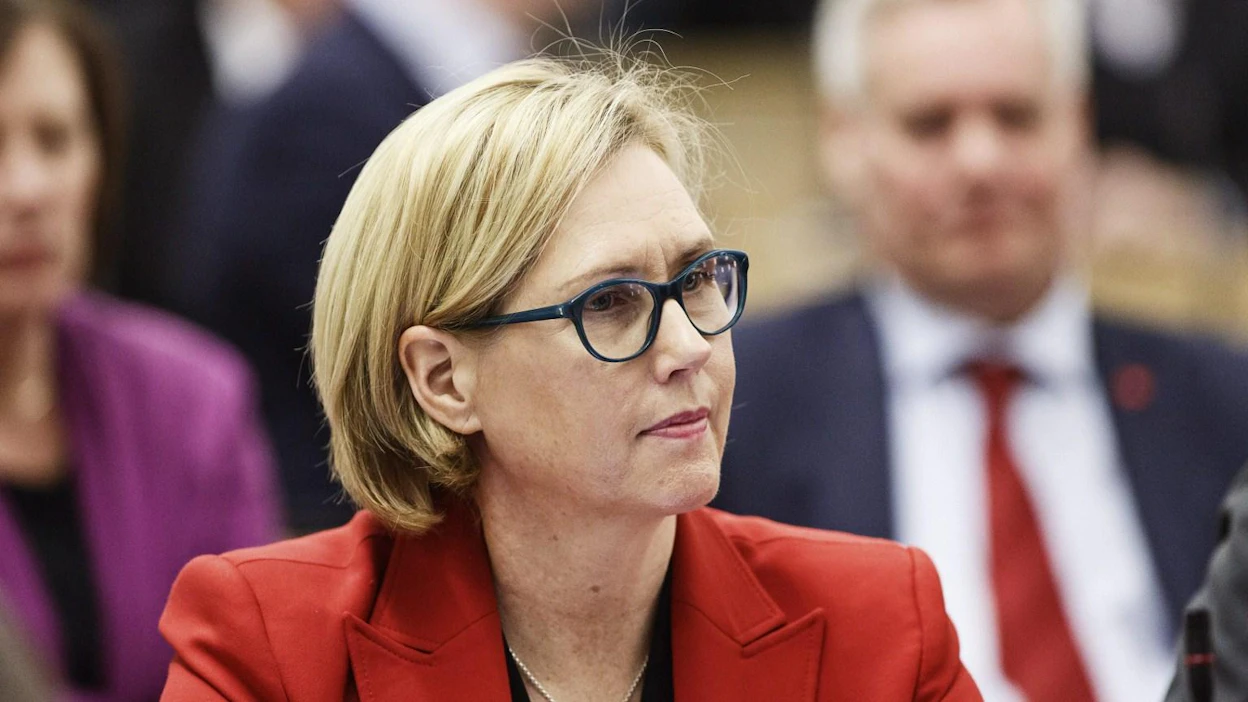 Mukana välikysymyksessä ovat SDP, vihreät, vasemmistoliitto, RKP ja kristillisdemokraatit. Välikysymyksen ensimmäinen allekirjoittaja on SDP:n kansanedustaja Tuula Haatainen. LEHTIKUVA / RONI REKOMAA