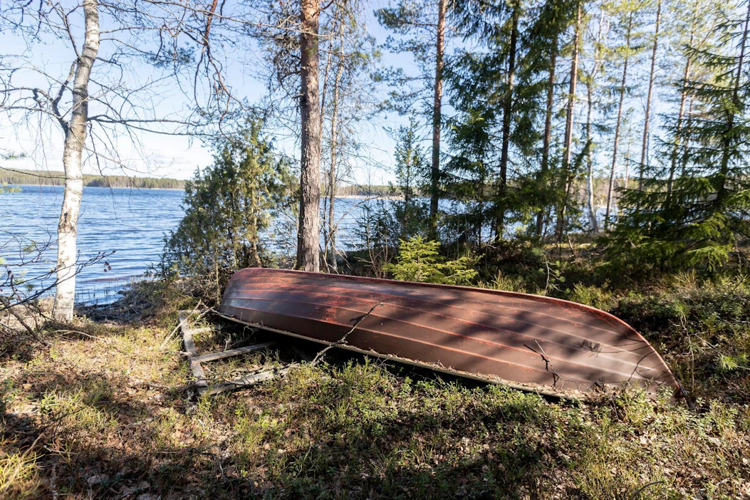 Kun on ostamassa vaikkapa soutuvenettä, kannattaa kaupantekotilanteessa olla huolellinen. Kuvituskuva.