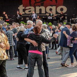 Tangomarkkinoiden kävijät ovat uskollista väkeä.