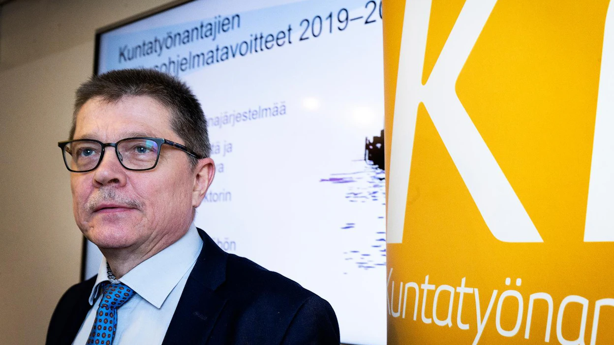 Julkisen sektorin rakenneuudistuksiin ei pidä sisällyttää henkilöstölle erityistä irtisanomissuojaa, KT Kuntatyönantajien työmarkkinaiohtaja Markku Jalonen muistuttaa.
