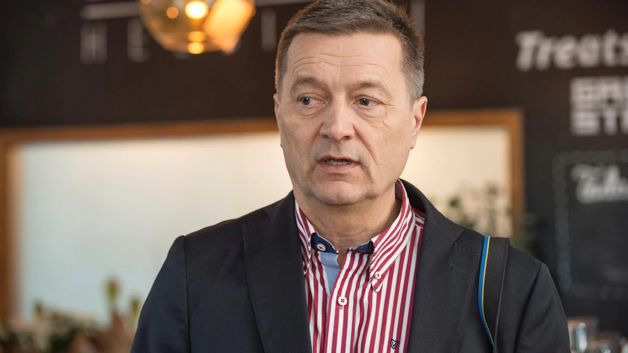 Jyrki Jalkanen kertoo, että jouluksi tuotetaan 1,8 miljoonaa kotimaista joulutähteä.