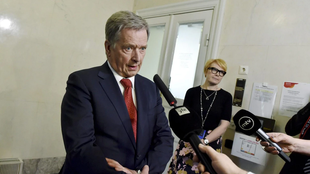 Presidentti Sauli Niinistön mukaan vuoropuhelu Venäjän kanssa jatkuu karkotuksesta huolimatta. LEHTIKUVA / EMMI KORHONEN
