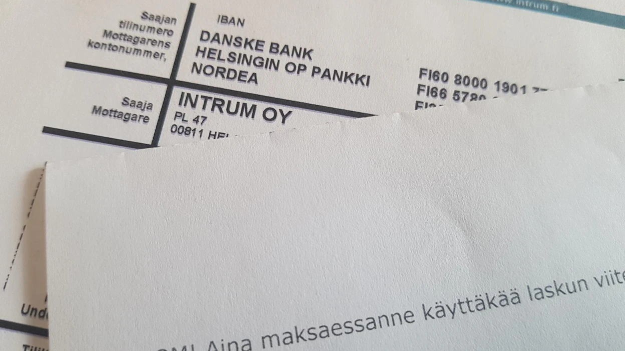 Mikäli rahat ovat lopussa ja laskujen eräpäivät lähestyvät, ensimmäinen asia on ottaa yhteyttä velkojiin, pankkeihin, verottajaan ja muihin ja pyytää joustoja ja lykkäyksiä maksuaikoihin.