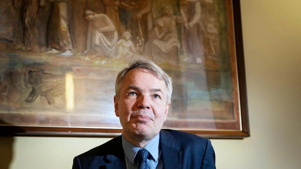 ”Jotkut osaavat, jotkut eivät”, Pekka Haavisto sanoo suomalaisesta metsänhoidosta. ”Eiväthän avohakkuut ja kantojen nostamiset ole mitään hyvää metsänhoitoa olleet. Jos kysyy metsänhoitajilta, mikä metsätyyppi kestää parhaiten ilmastonmuutoksen, he vastaavat, että monilajinen metsä, jossa puut kasvavat eri vaiheissa eli jatkuvan kasvatuksen metsä. ”