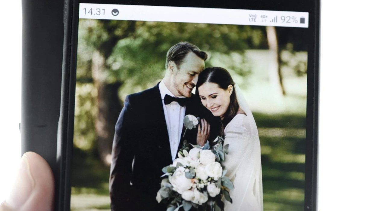 Pääministeri Sanna Marin meni viime kesänä naimisiin Markus Räikkösen kanssa. LEHTIKUVA / Markus Räikkönen