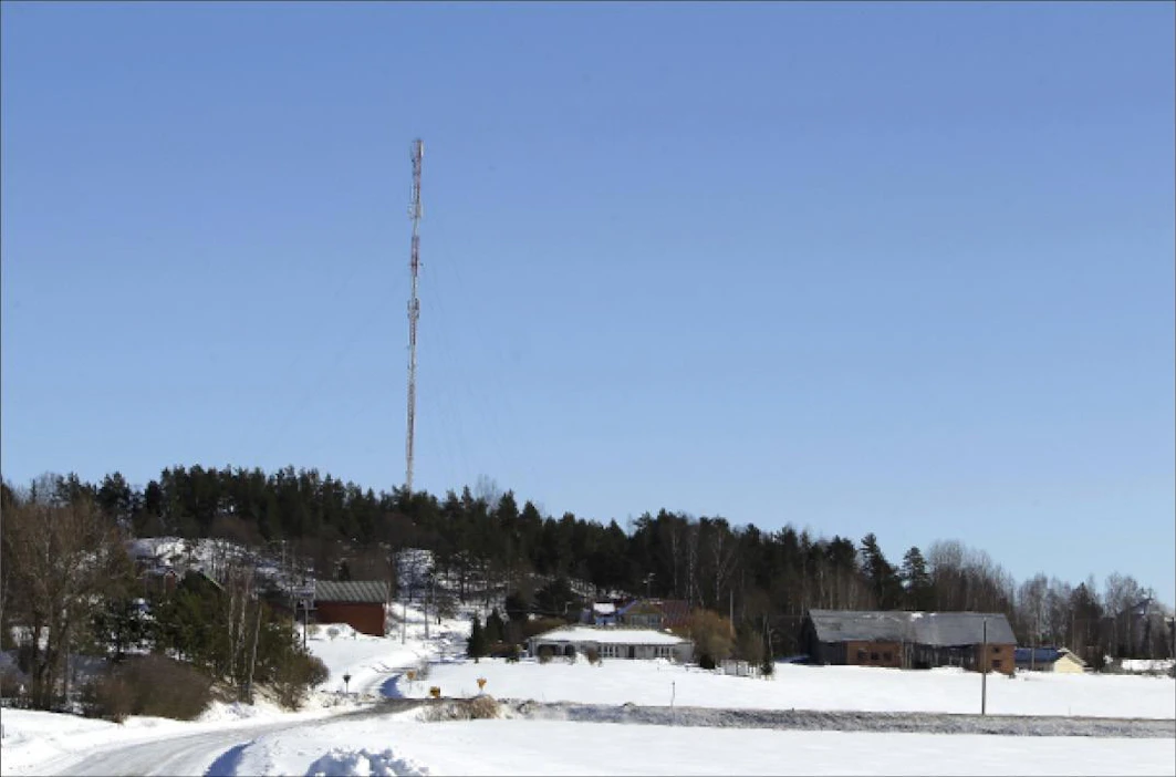 Teleoperaattorit panostavat kovaa vauhtia 4G-verkkoihin. Viestintäviraston mukaan haja-asutusalueiden tietoliikenteen ratkaiseminen vaatisi 700 megahertzin taajuuksien valjastamista uuteen käyttöön. Yli puolella suomalaisista on jo nyt käytössään laajakaistayhteys, jonka nopeus ylittää 10 megaa. Jaana Kankaanpää