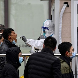 Kaikilta Pekingin tulijoilta vaaditaan negatiivinen koronatestitulos ennen kaupunkiin saapumista sekä sen jälkeen. LEHTIKUVA/AFP