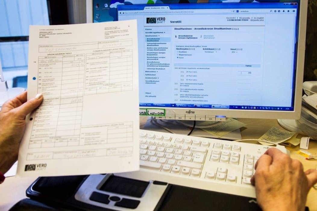 Kausiveron voi ilmoittaa sähköisesti tai paperisella lomakkeella.