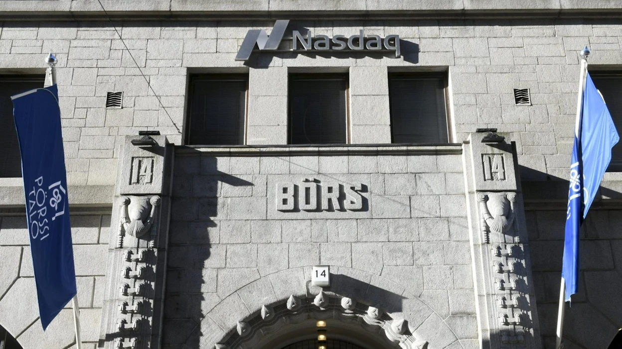 Helsingin pörssi horjahti avautuessaan selvästi, ja puoli kahdentoista aikaan indeksi oli noin 3,4 prosentin verran laskussa. LEHTIKUVA / HEIKKI SAUKKOMAA