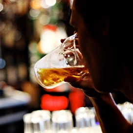 Nuorten alkoholin käyttö on laskenut jo useita vuosia. Trendi on lääkärin mukaan oikeansuuntainen, sillä alkoholin terveyshyödyt ovat kyseenalaiset ja haitat selvät.