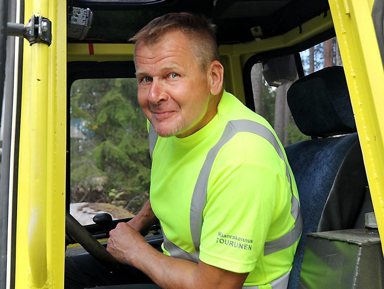 Hyppönen arvelee omatekoisen kuormaimen rakentamisen olleen vähän kuin pöllön hommaa. Ulospäin lopputulos muistuttaa sarjatuotantokoneita.