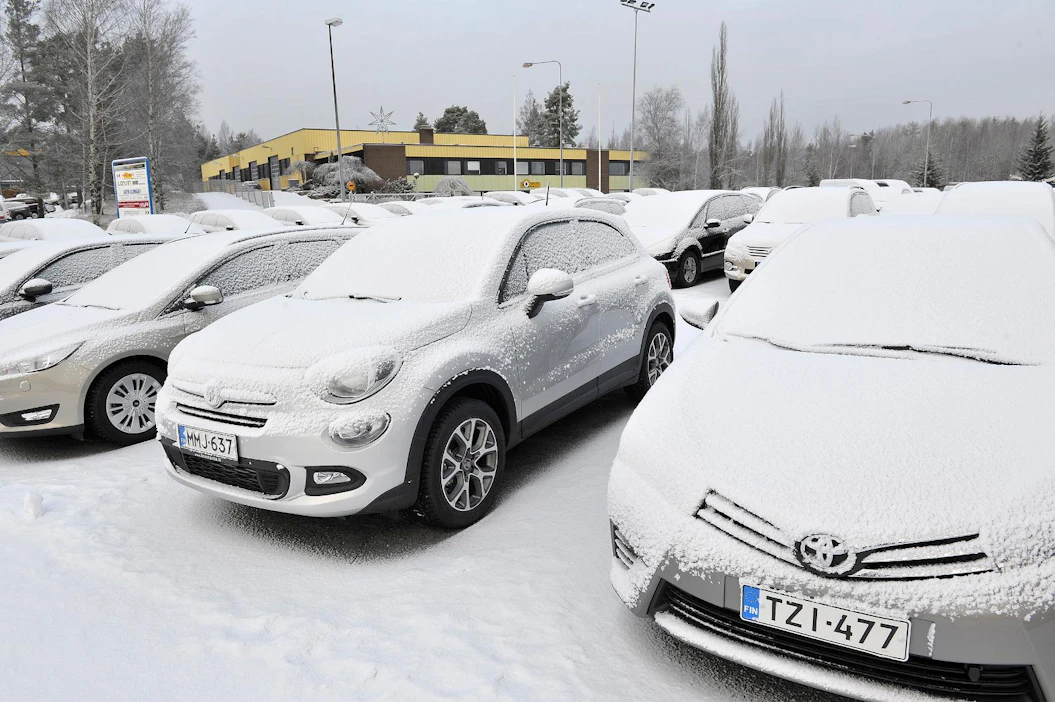 Vanhemmissa autoissa päästöjen mukaan määräytyvä perusvero on yleensä uudempia autoja korkeampi.