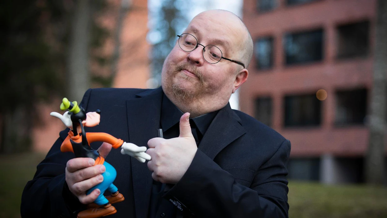 Kari Korhosen oma lempipaikka Ankkalinnassa on Roope Ankan rahasäiliö. ”Se, kuten Akun talo, muuttuu sisältä aina tarpeen mukaan. Paksujen betoniseinien takana turvassa on biljoona tarinaa.”