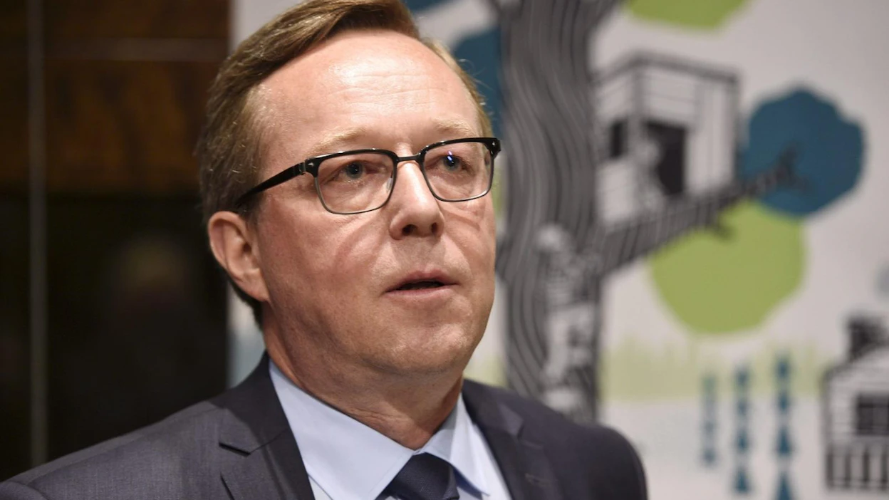 Mika Lintilä haluaa, että puheenjohtajan paikasta tulee kisa, jossa on vakavasti otettavia ehdokkaita. LEHTIKUVA / MARTTI KAINULAINEN