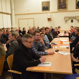 MTK-Satakunnan syyskokous järjestettiin torstaina. Etualalla Pomarkun, Lassilan, Kankaanpään ja Jämijärven kokousedustajia.