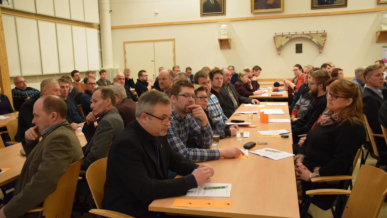 MTK-Satakunnan syyskokous järjestettiin torstaina. Etualalla Pomarkun, Lassilan, Kankaanpään ja Jämijärven kokousedustajia.