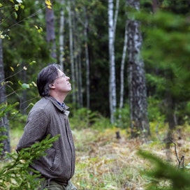 Marcus Walsh vastaa Bosgårdin kartanon metsätaloudesta. ”Virkistysarvot ovat tärkeitä, mutta tärkeintä on silti raha.” KARI SALONEN