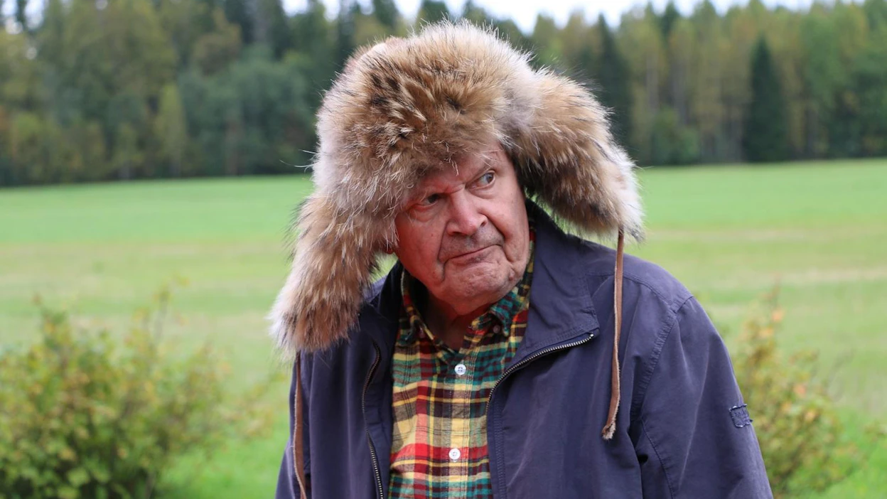 Heikki Kinnunen nähdään vanhan jäärän roolissa vuoden päästä ensi-illan saavassa toisessa Iloisia aikoja, Mielensäpahoittaja -elokuvassa.