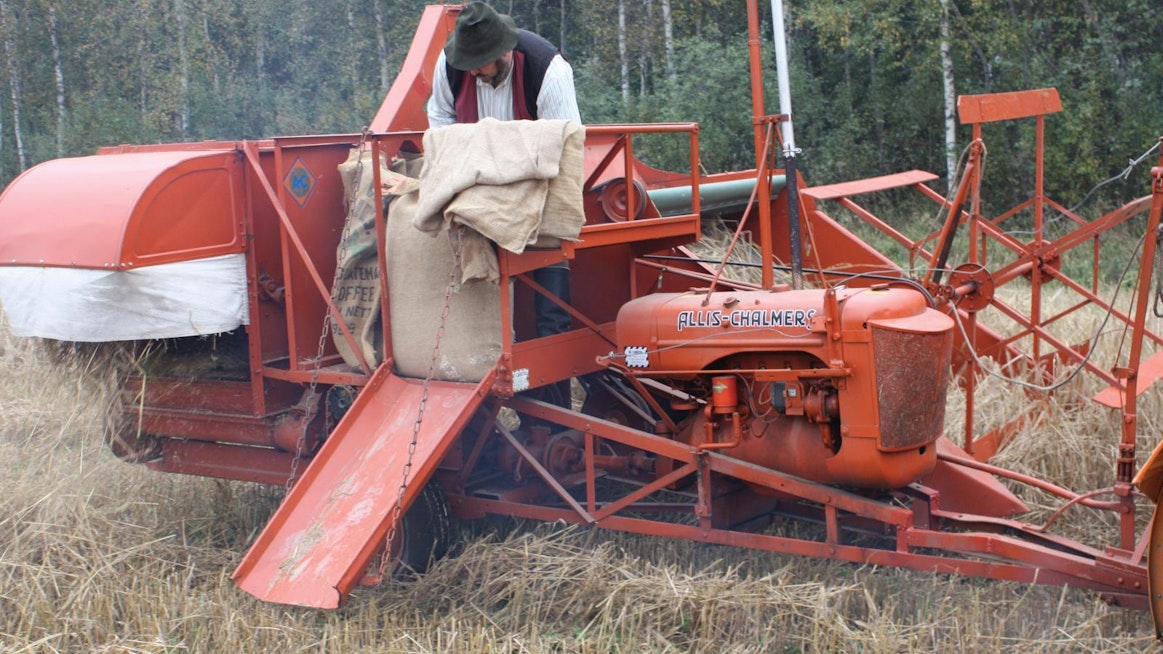 Allis-Chalmers All-Crop -puimuri oli varhaisimpia maatalouskoneita, joissa hyödynnettiin kiilahihnavariaattoria. Alliksen puintikelan kierroslukua voitiin variaattorin avulla säätää portaattomasti välillä 450–1600 rpm, mikä helpotti varsinkin erikoiskasvien puintia. Hinattavia Allispuimureita tehtiin vuodesta 1935 lähtien, viimeiset valmistuivat 60-luvun alussa.