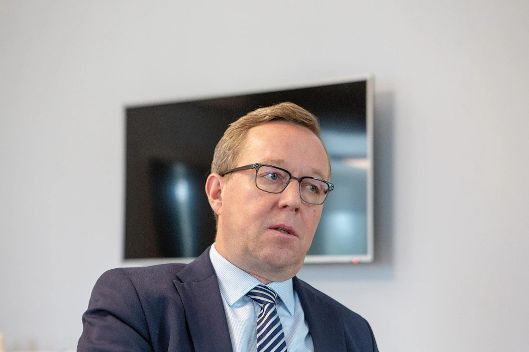 Elinkeinoministeri Mika Lintilä (kesk.) haluaa laajentaa yritystukien kriteerejä.