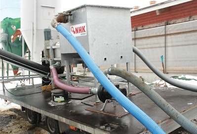 Eko-Erotus-separaattori on simppeli, mutta toimiva laite. Separaattori voidaan asentaa suoraan kokoojakuilun jatkeeksi tai liete voidaan pumputa separaattorin säiliöön, josta se kulkeutuu spiraalille separoitavaksi.