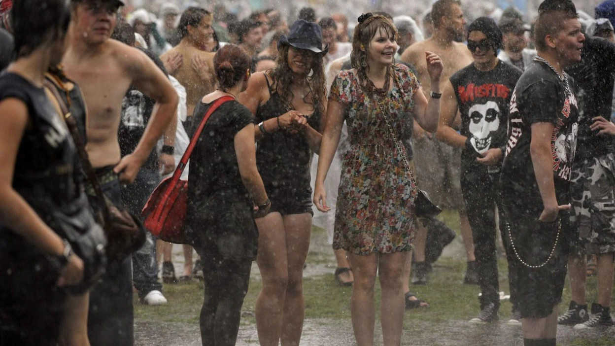 Yllättäen noussut kesämyrsky keskeytti Sonisphere-festivaalin esitykset elokuussa 2010.
