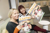 Kantrin tuottaja Mia Palokallio ja graafikko Stiina Hovi ovat tehneet Kantria pitkään, Palokallio ensipainoksesta ja Hovi melkein alusta asti.