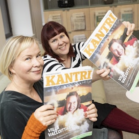 Kantrin tuottaja Mia Palokallio ja graafikko Stiina Hovi ovat tehneet Kantria pitkään, Palokallio ensipainoksesta ja Hovi melkein alusta asti.