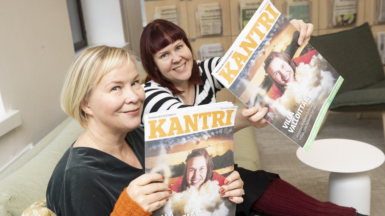 Kantrin tuottaja Mia Palokallio ja graafikko Stiina Hovi ovat tehneet Kantria pitkään, Palokallio ensipainoksesta ja Hovi melkein alusta asti.