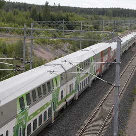 Nykyisin Itä-Suomen junaliikenne käyttää Keravalta Lahteen rakennettua oikorataa. Kuvassa juna oikoradalla Orimattilassa.