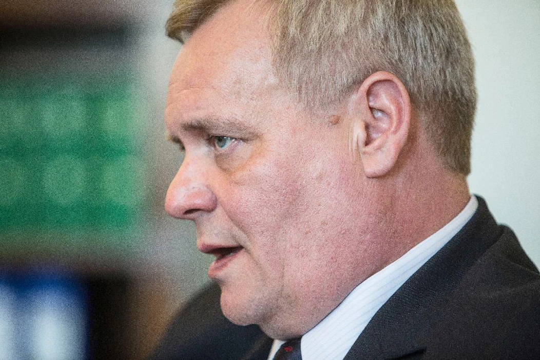 Antti Rinne lataa syytteitä uuden hallituksen harteille.