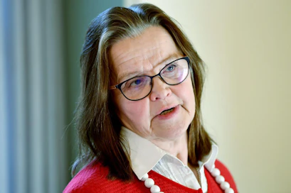 Valtiovarainministeriön hallintopolitiikan alivaltiosihteeri Päivi Nerg kiistää HS:lle, että virkamiehet olisivat tarkoituksella jättäneet asioita kertomatta eduskunnalle. LEHTIKUVA / Antti Aimo-Koivisto