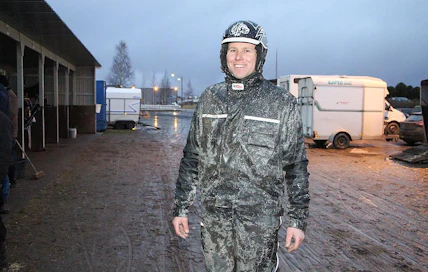 "Olen ollut monena uutenavuotena raveissa, joten ei haittaa, vaikka sen juhliminen jää väliin", Ville Mäkelä naureskeli tapaninpäivänä Porissa. Kuva: Anu Leppänen