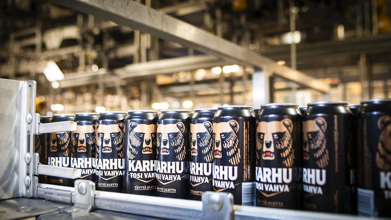 Vahvaa Karhua. Alkoholilain kokonaisuudistus tuo nelosoluet ruokakaupan hyllyille. Kuluttajien kysyntä ja kilpailu määrittävät nelosoluen verottoman hinnan. Alkoholijuomien vero säilyy.